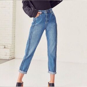 BDG High-Waisted Mom Jeans – W26 L32